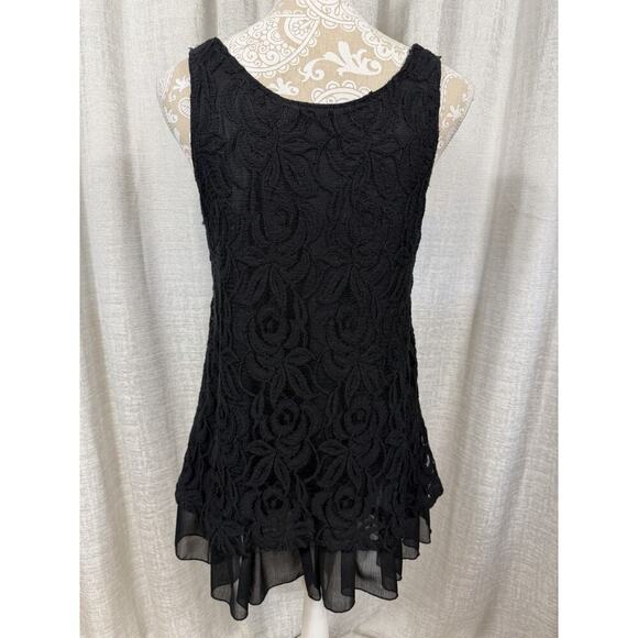Pretty Angel Black Floral Lace Sleeveless Blouse with Chiffon Hem - Picture 4 of 8